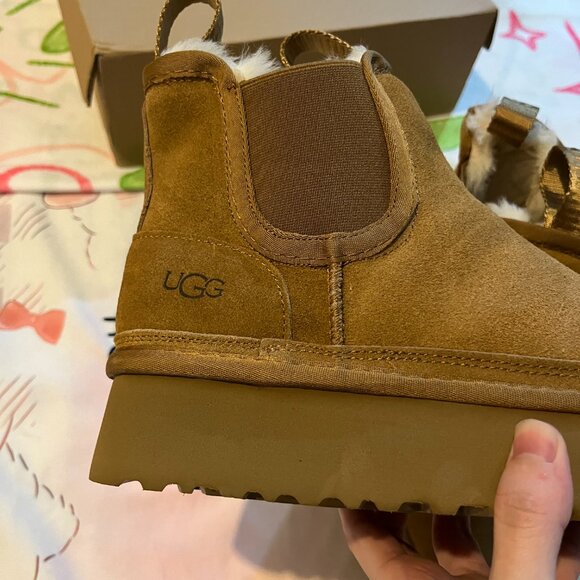 UGG Platform Chelsea Boots - Picture 5 of 8